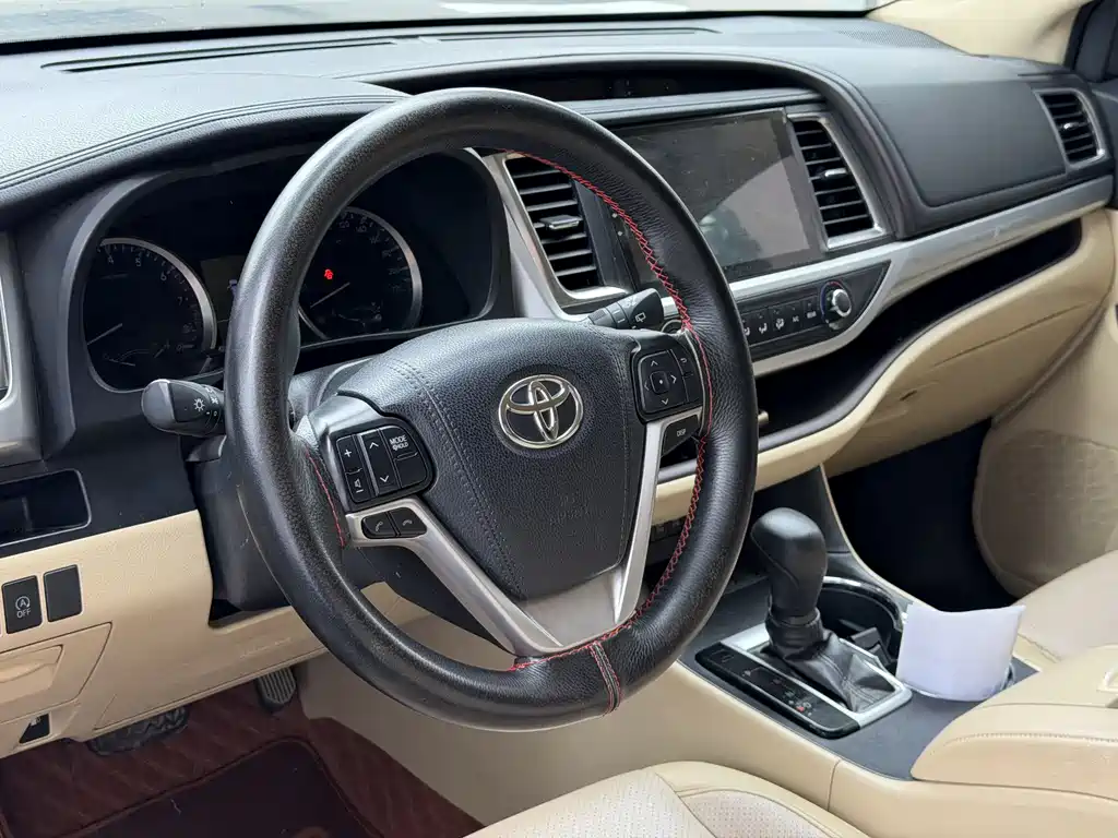 Toyota Highlander 2018 2.0T Elite 7 мест V