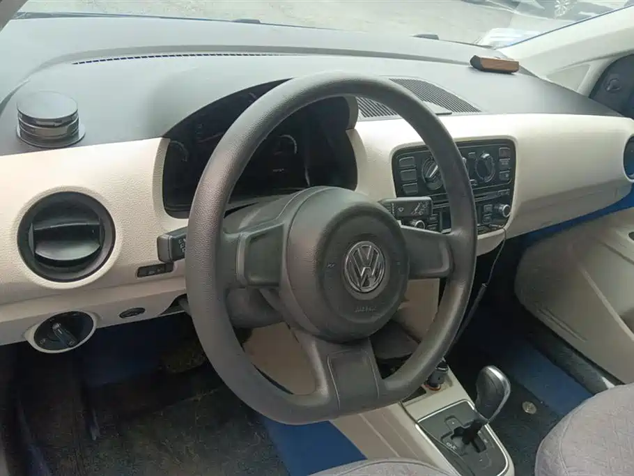 Volkswagen up! — миниатюра 12