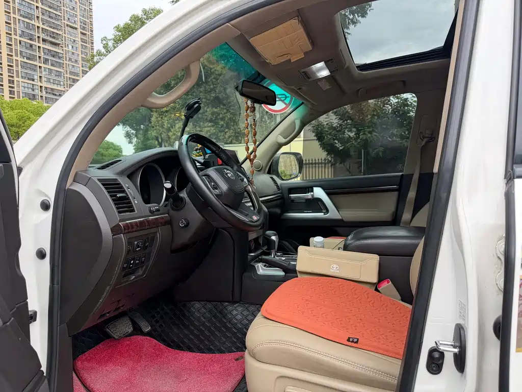 Toyota Land Cruiser 2010 4.7L AT VX
