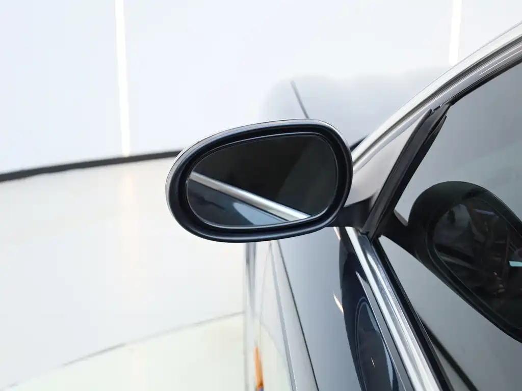 Jaguar XJ — миниатюра 16