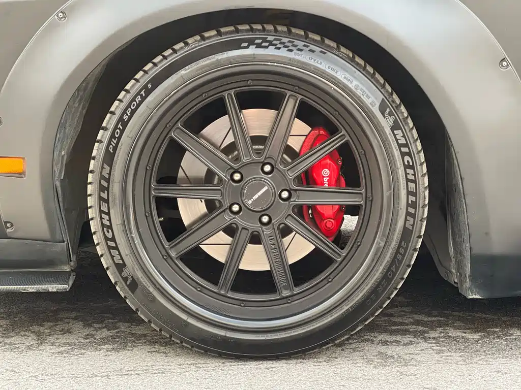 Dodge Challenger 2011 6.4L MT