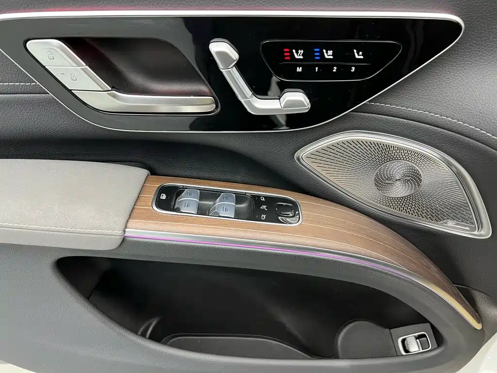 Mercedes-Benz EQS SUV — миниатюра 11