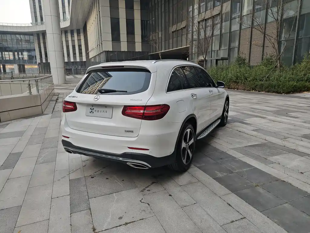 MERCEDES-BENZ GLC