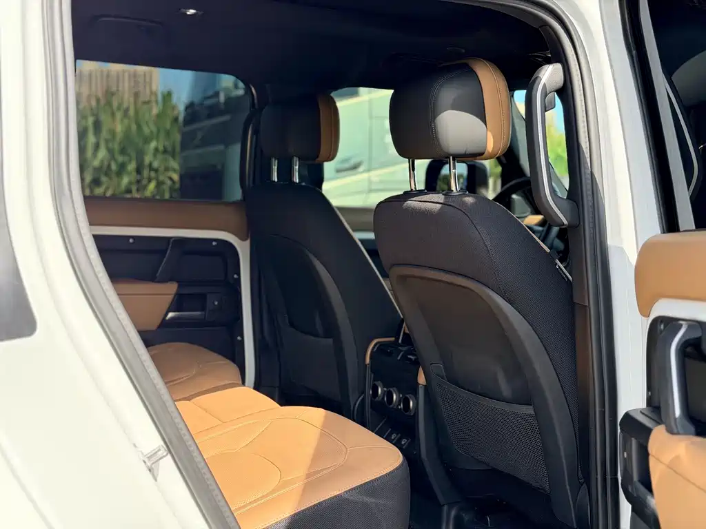 Land Rover Defender — миниатюра 10