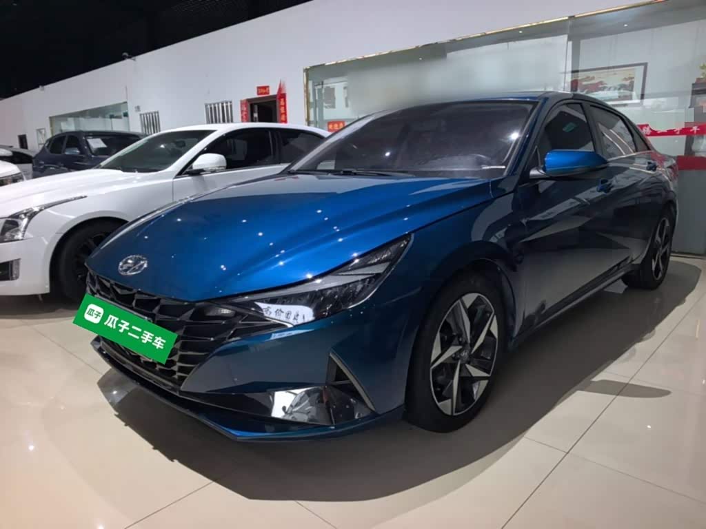 Hyundai Elantra 1.5 л 2021 г. Голубой, пробег 46900 км