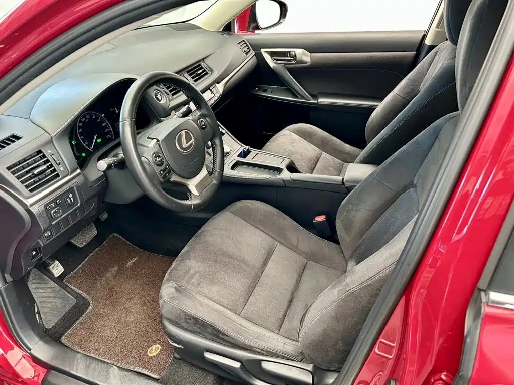 Lexus CT — миниатюра 6