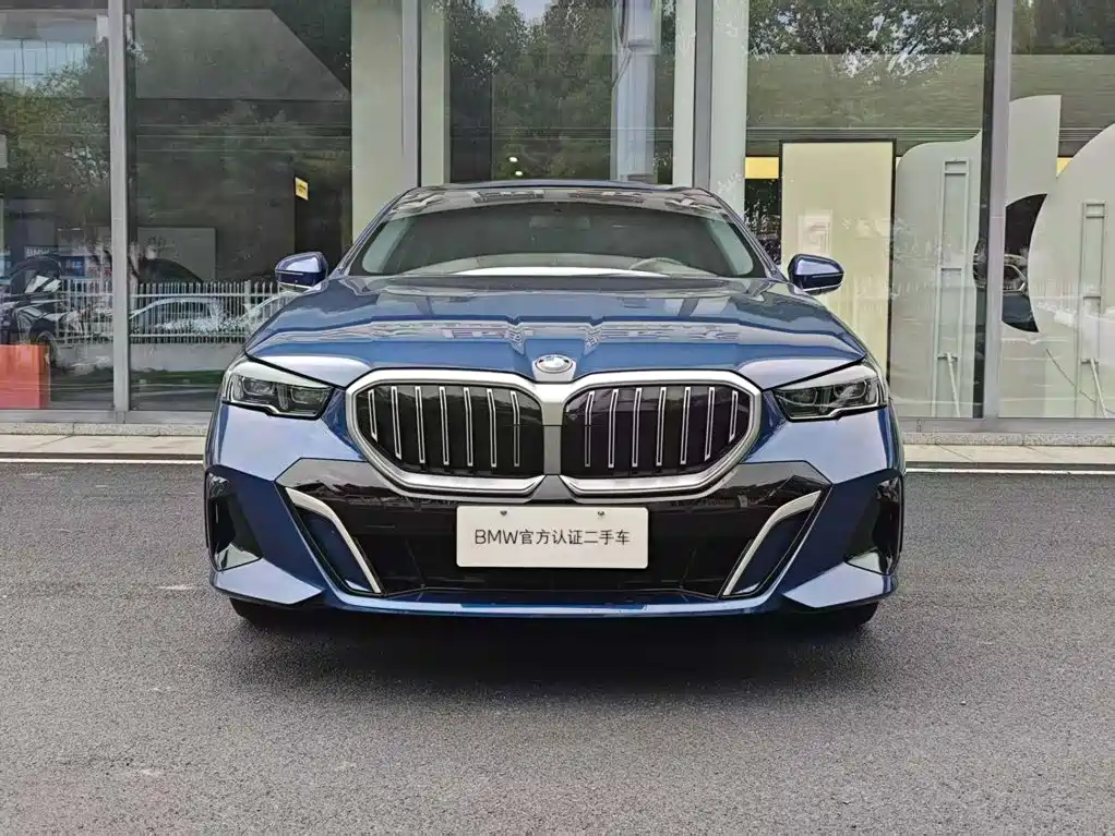 BMW 5 Series — миниатюра 3