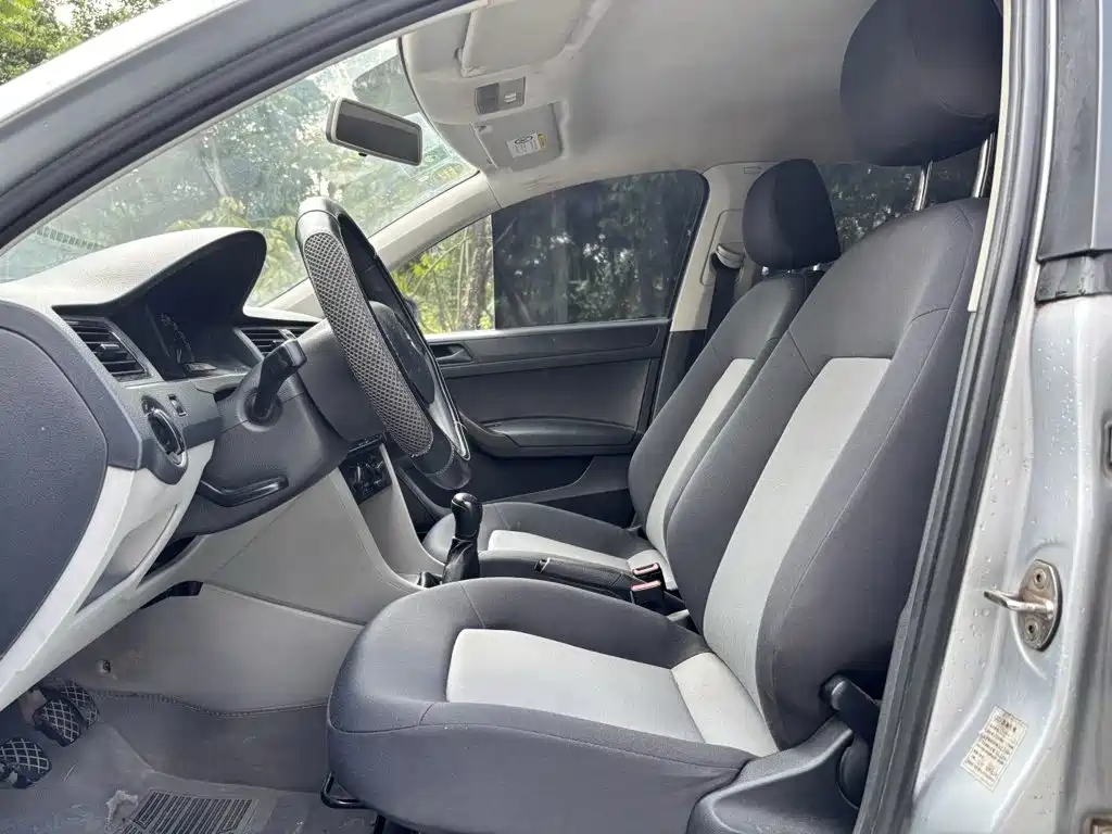 Skoda Rapid — миниатюра 15