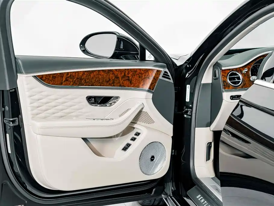 Bentley Flying Spur PHEV — миниатюра 19