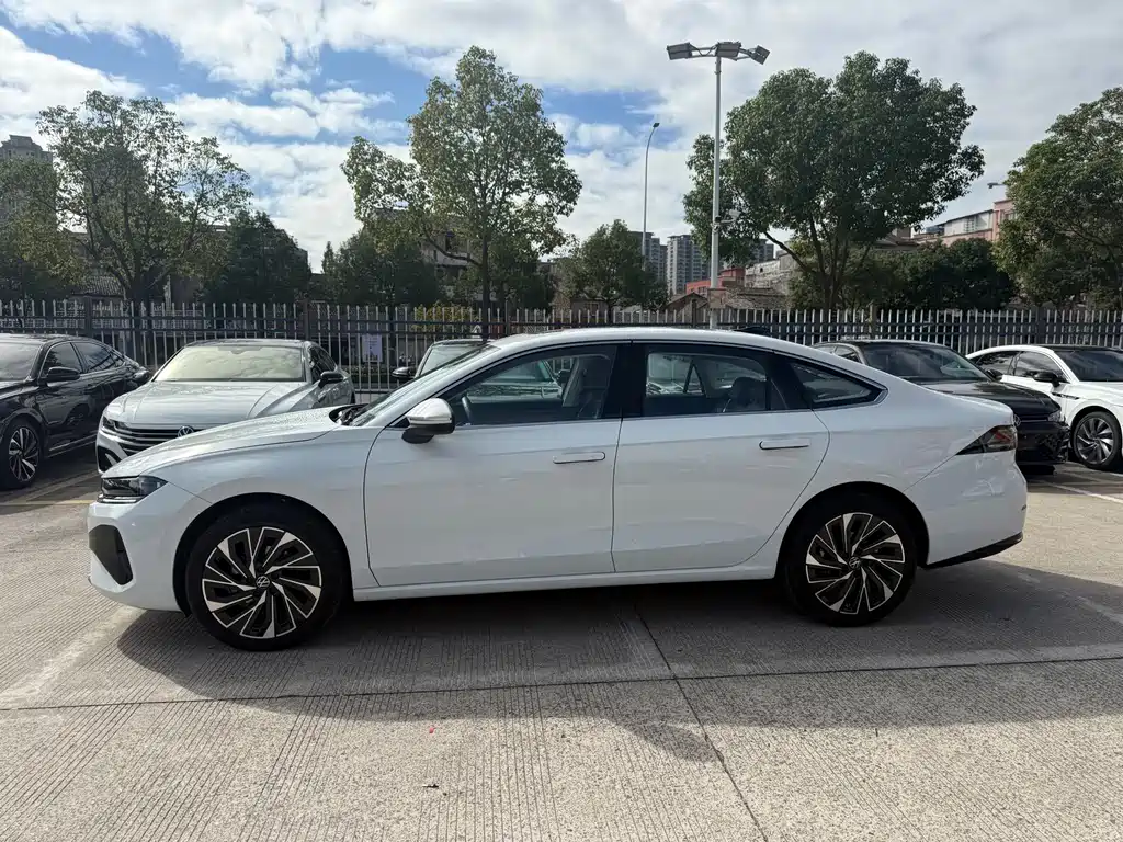 Volkswagen Sagitar — миниатюра 4