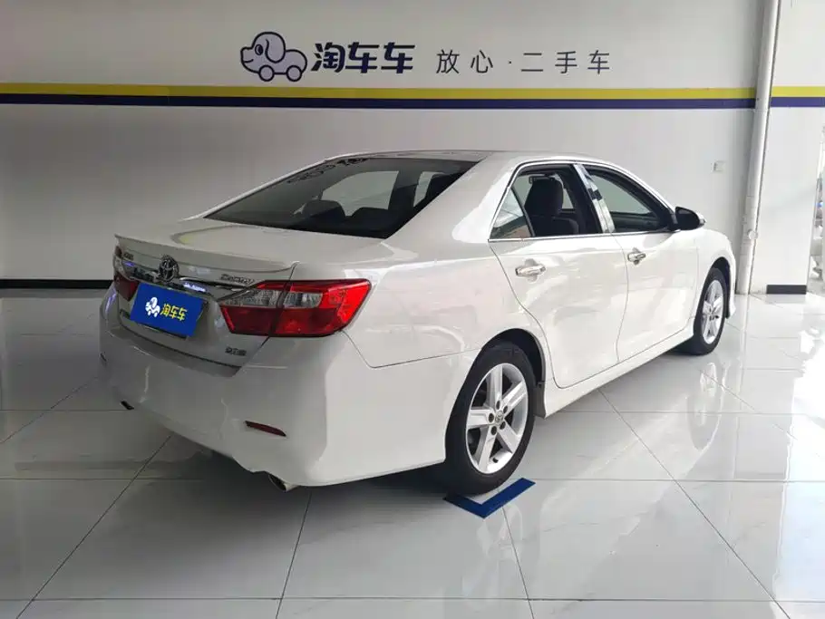 Toyota Camry — миниатюра 3