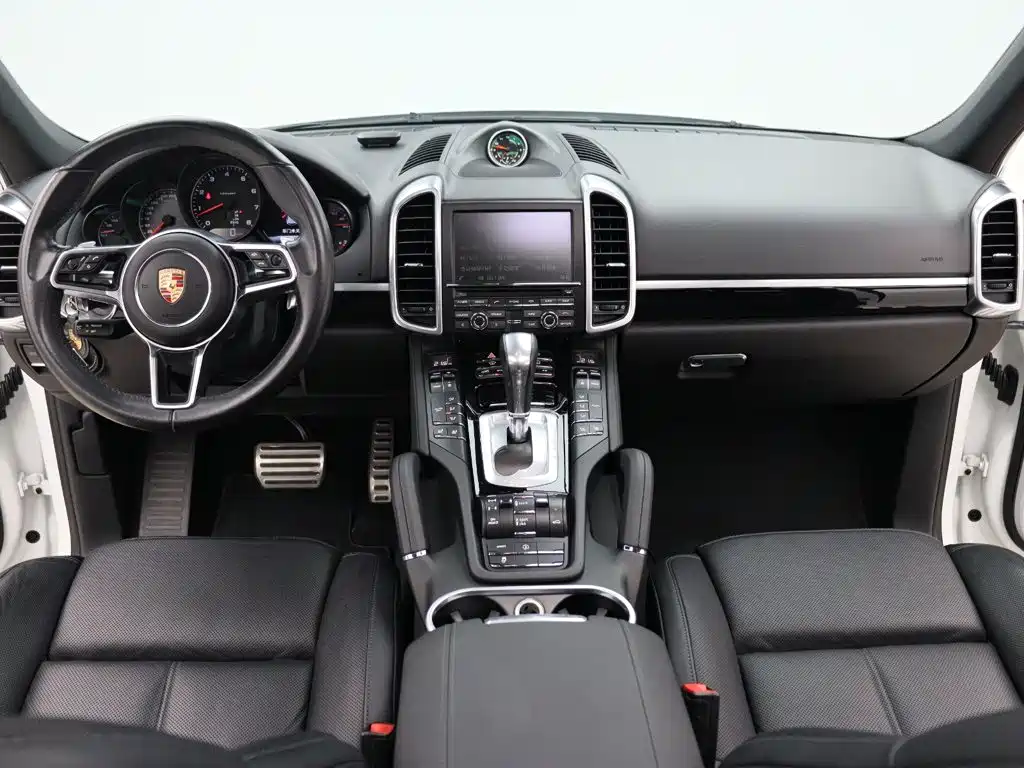 Porsche Cayenne — миниатюра 13