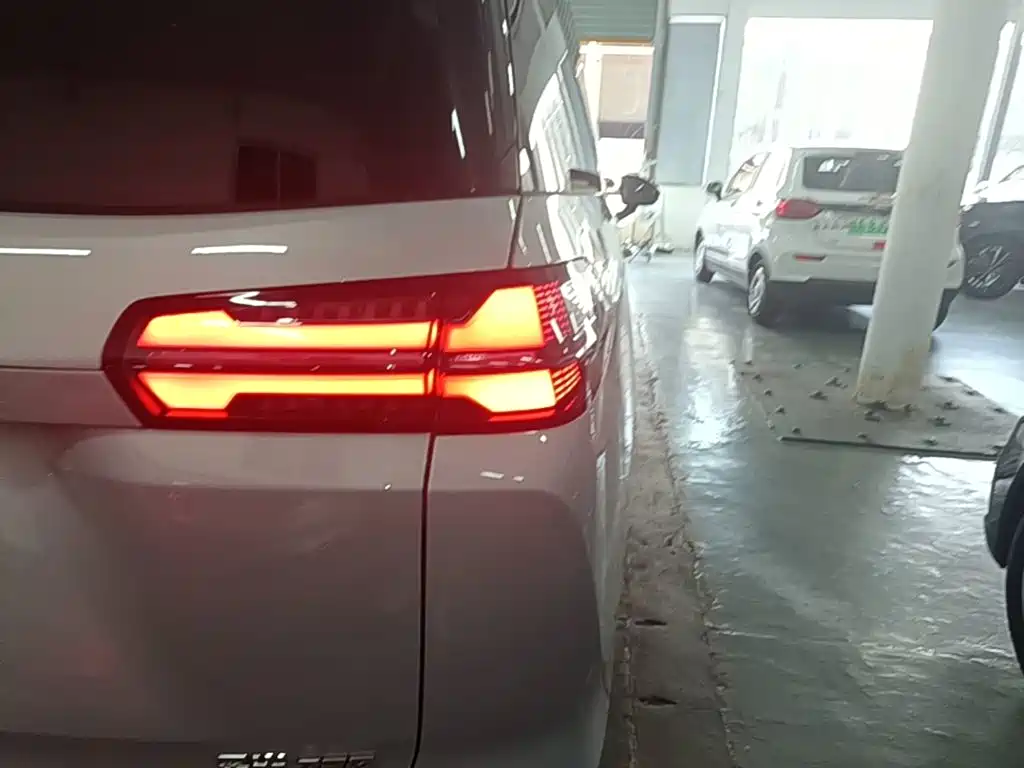 Wuling Xingguang 730 New Energy — миниатюра 8