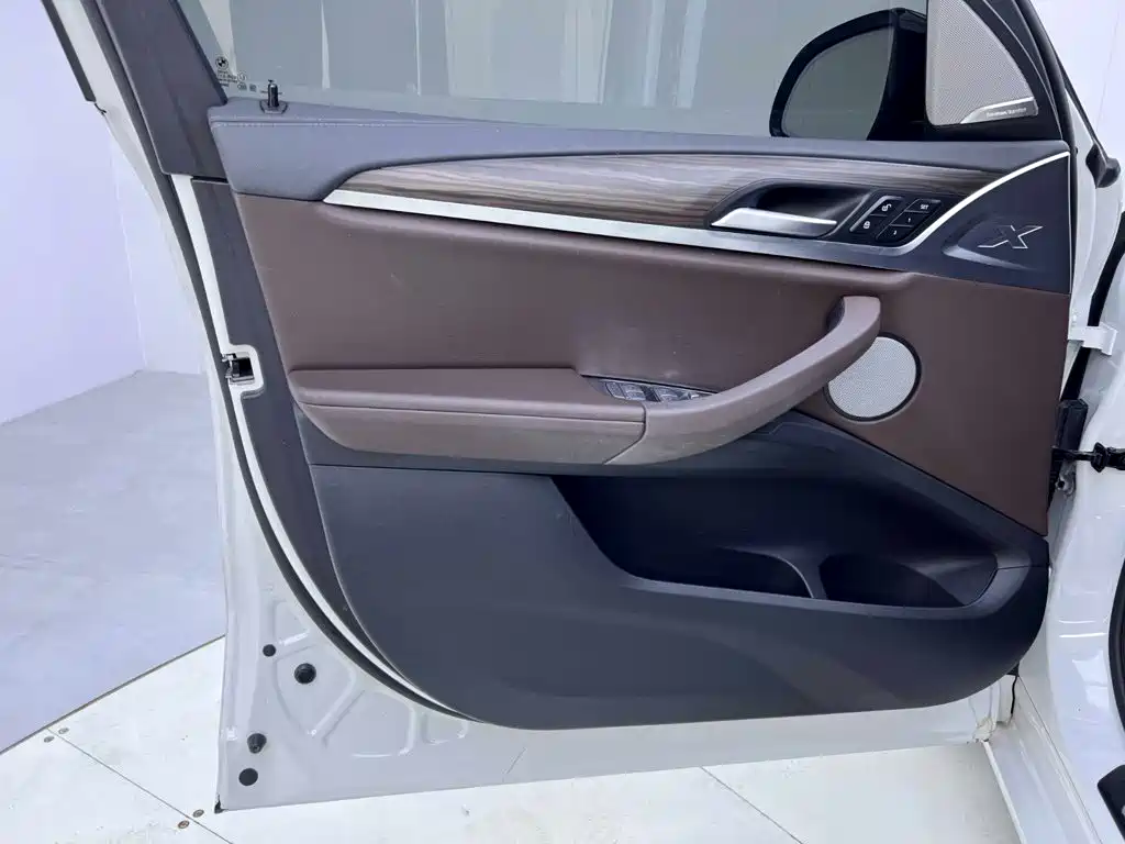 BMW X3 — миниатюра 15