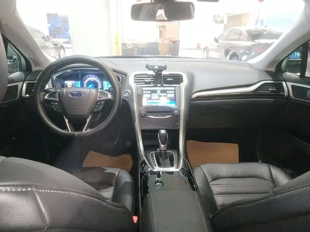 Ford Mondeo 2013 2.0L GTDi200 Luxury