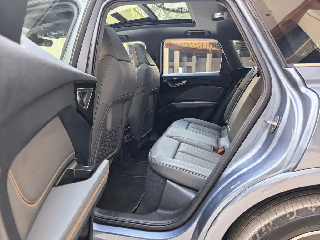 Audi Q4 e-tron — миниатюра 6