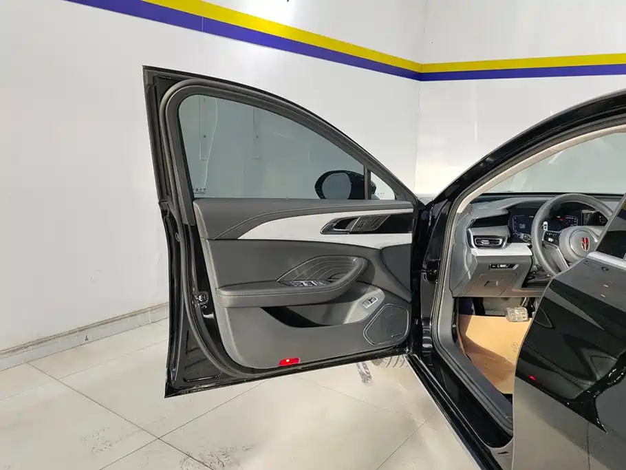 Hongqi Hongqi H5 — миниатюра 7