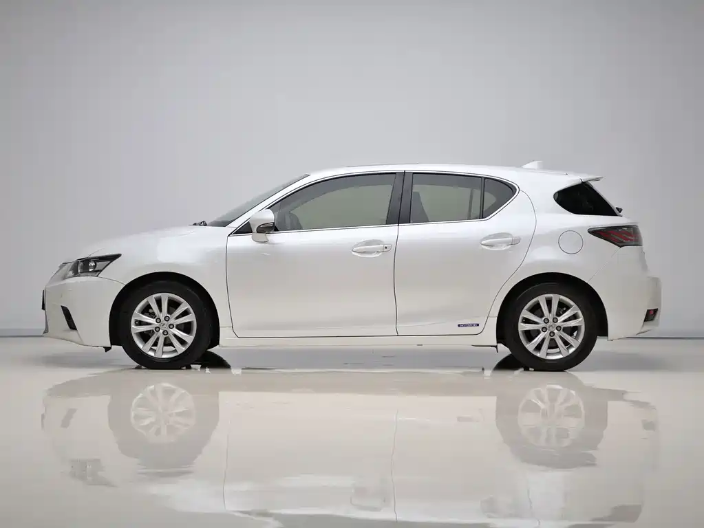 Lexus CT — миниатюра 7
