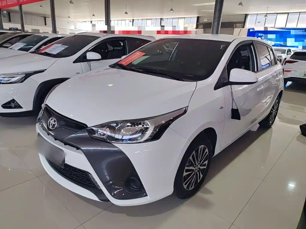 Toyota Yaris L — миниатюра 2