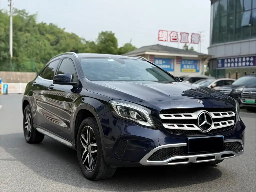 MERCEDES-BENZ  GLA