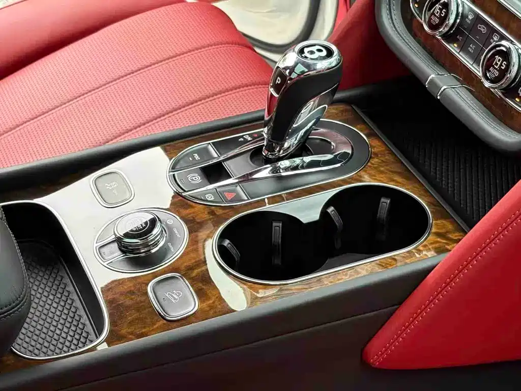 Bentley Bentayga — миниатюра 10