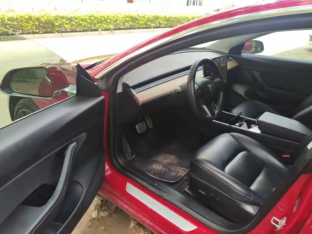Tesla Model 3 — миниатюра 16