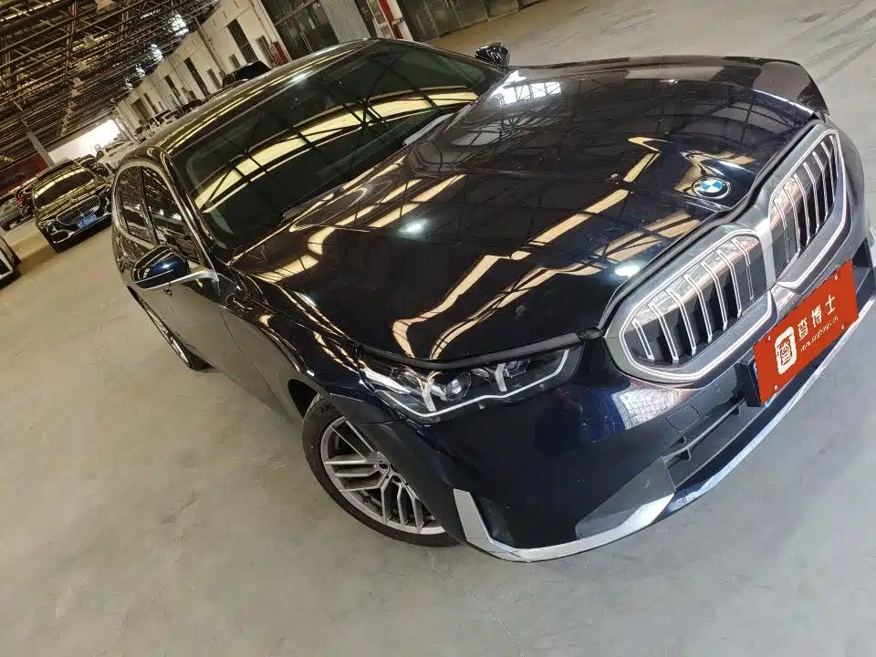 BMW 5 Series — миниатюра 2