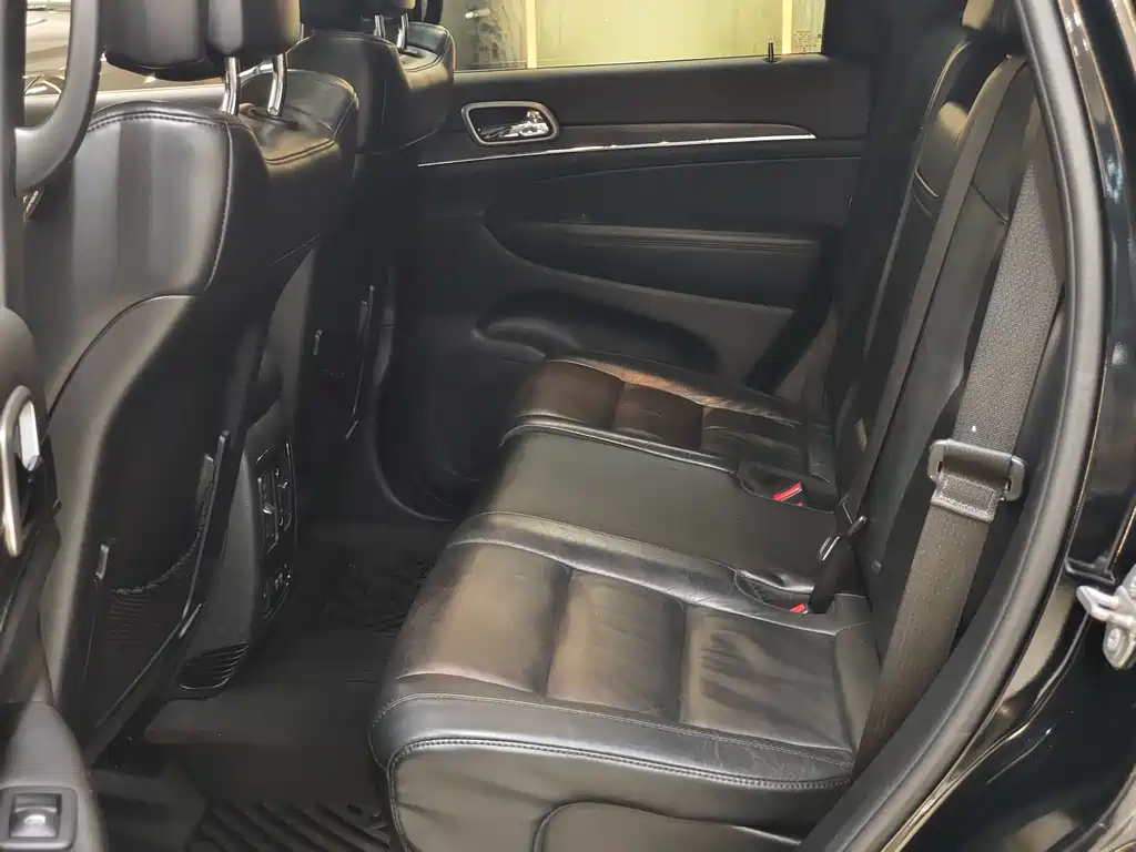 Jeep Grand Cherokee (Import) — миниатюра 13