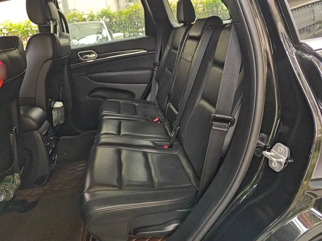 Jeep Grand Cherokee (Import) — миниатюра 18