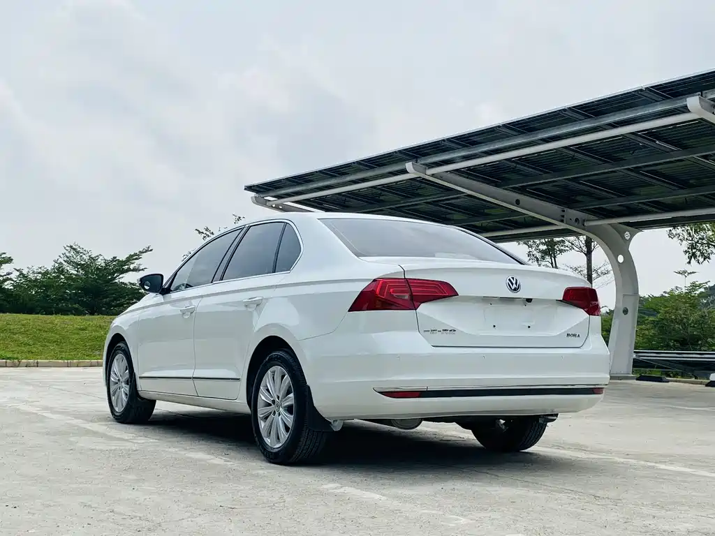 Volkswagen Bora 2016 1.6L AT Comfort