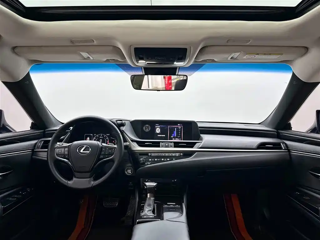 Lexus ES 2020 200