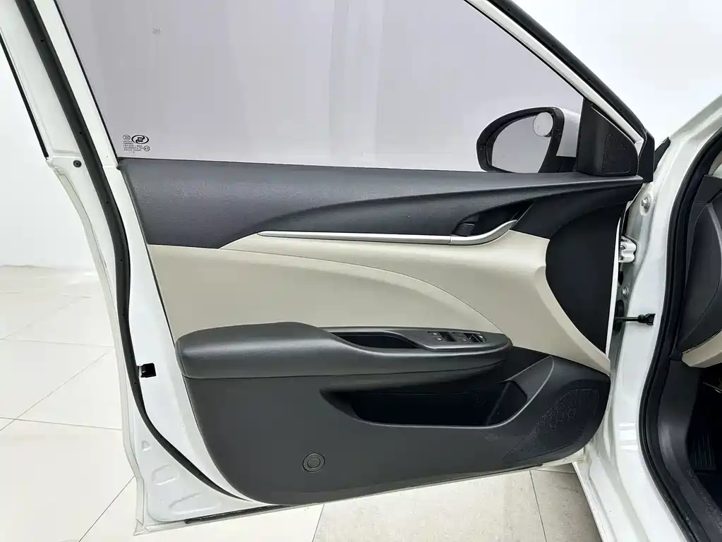 Buick Excelle — миниатюра 12