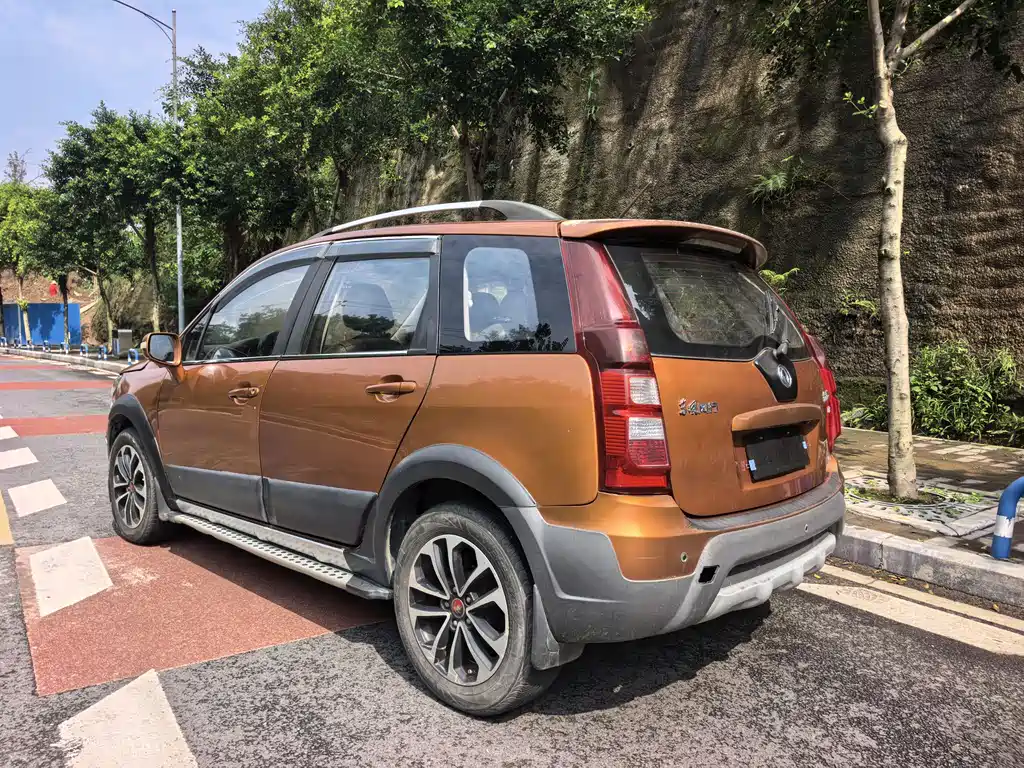 Dongfeng X5 2015 1.6L MT Premium