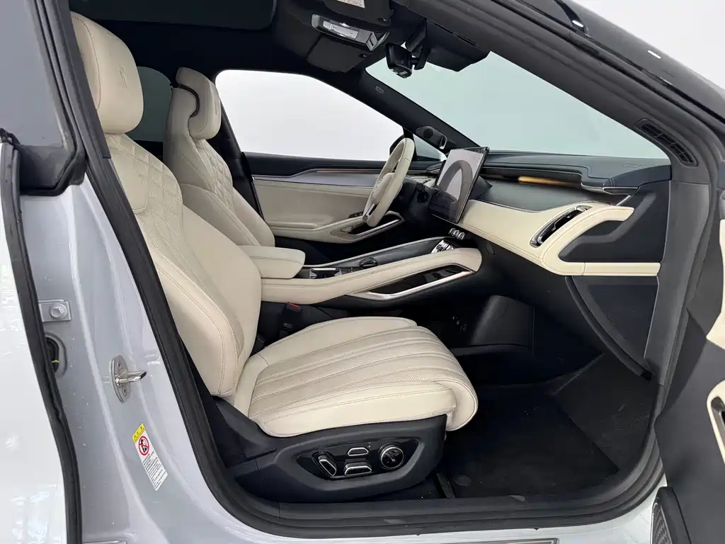 BYD L EV — миниатюра 11