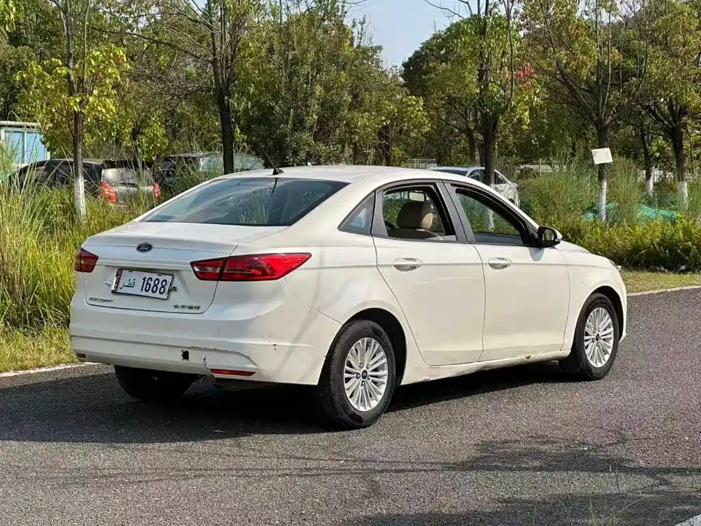Ford Escort — миниатюра 9