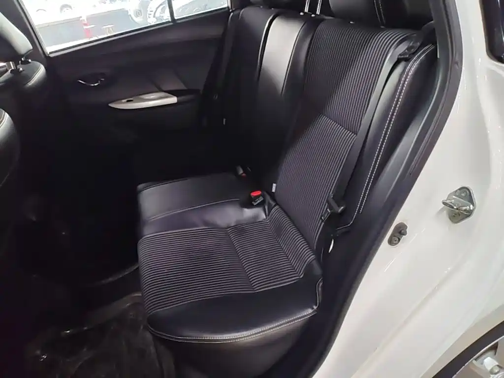 Toyota Yaris L — миниатюра 17