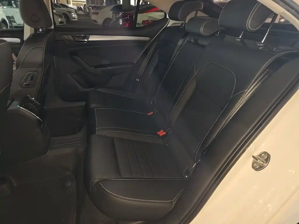 Skoda Superb — миниатюра 17
