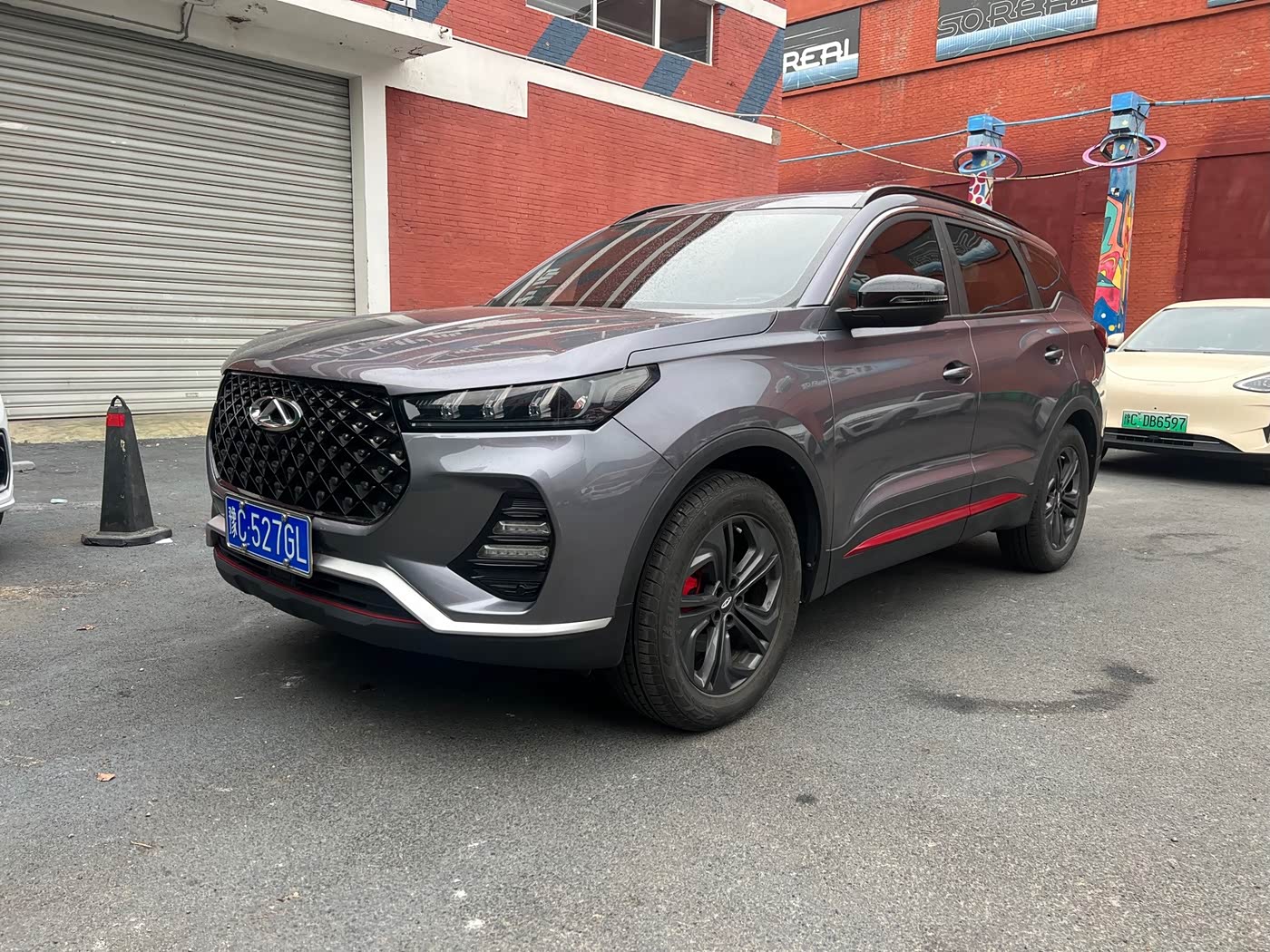 CHERY Tiggo 7 1.5 л 2023 г. Серебристо-серый, пробег 13000 км