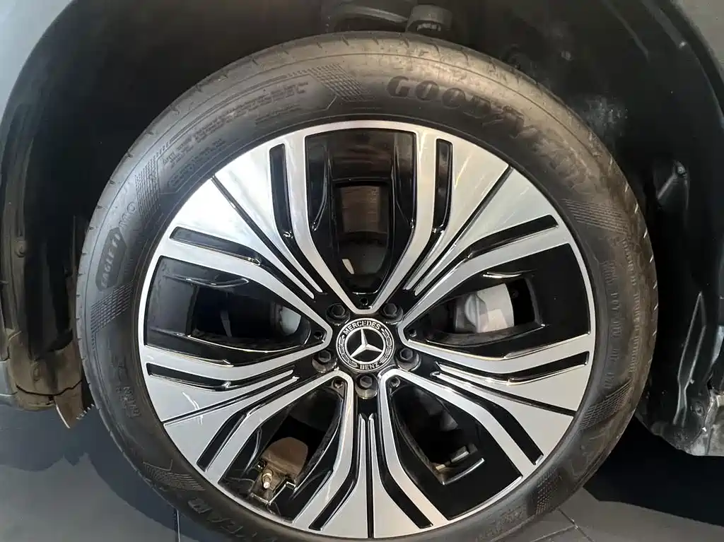 Mercedes-Benz EQE SUV — миниатюра 13