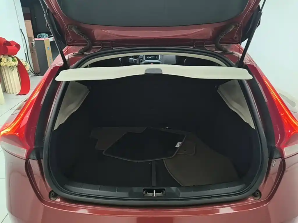 Volvo V40 — миниатюра 19
