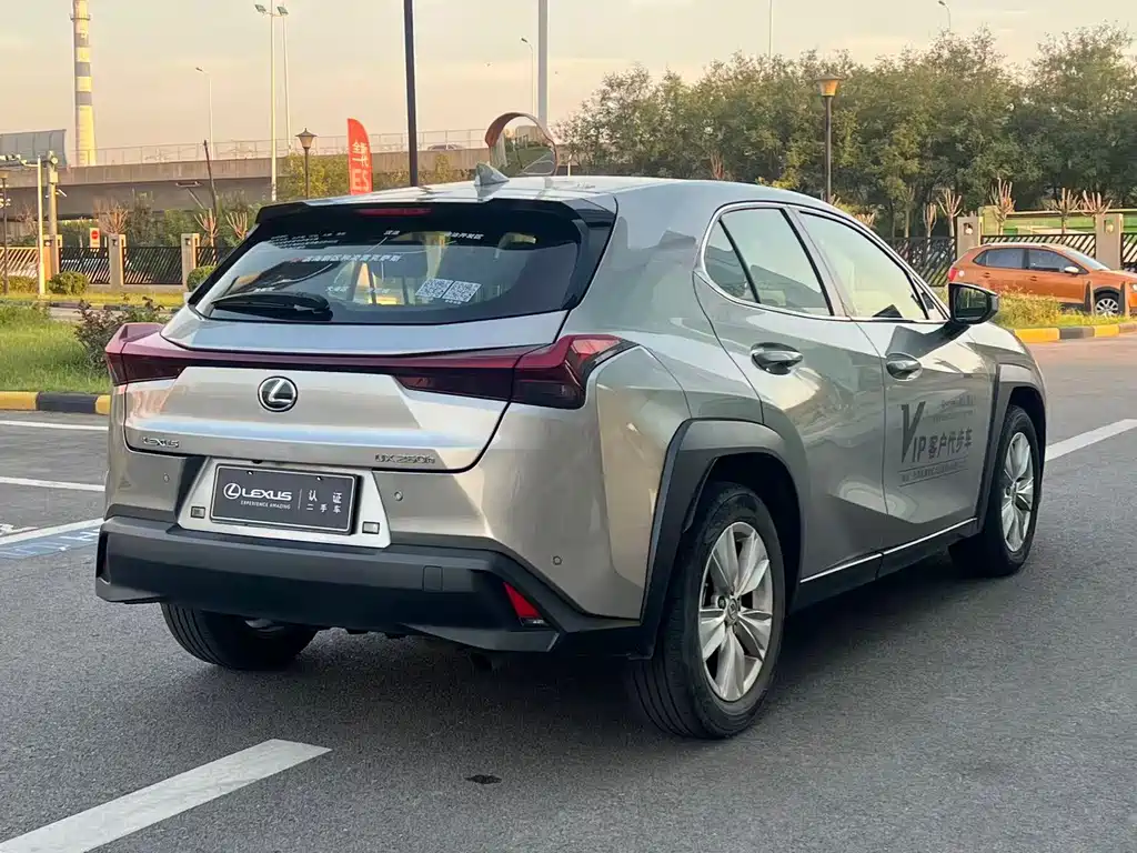 Lexus UX — миниатюра 8
