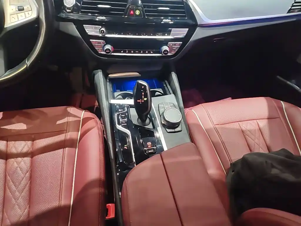 BMW 5 Series — миниатюра 14