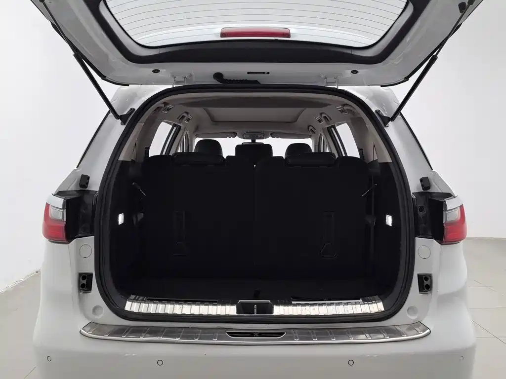 BYD MAX — миниатюра 16