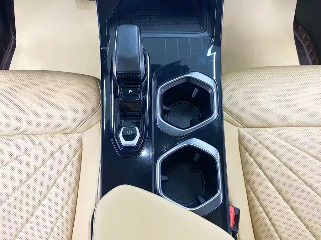 Geely Boyue L — миниатюра 17