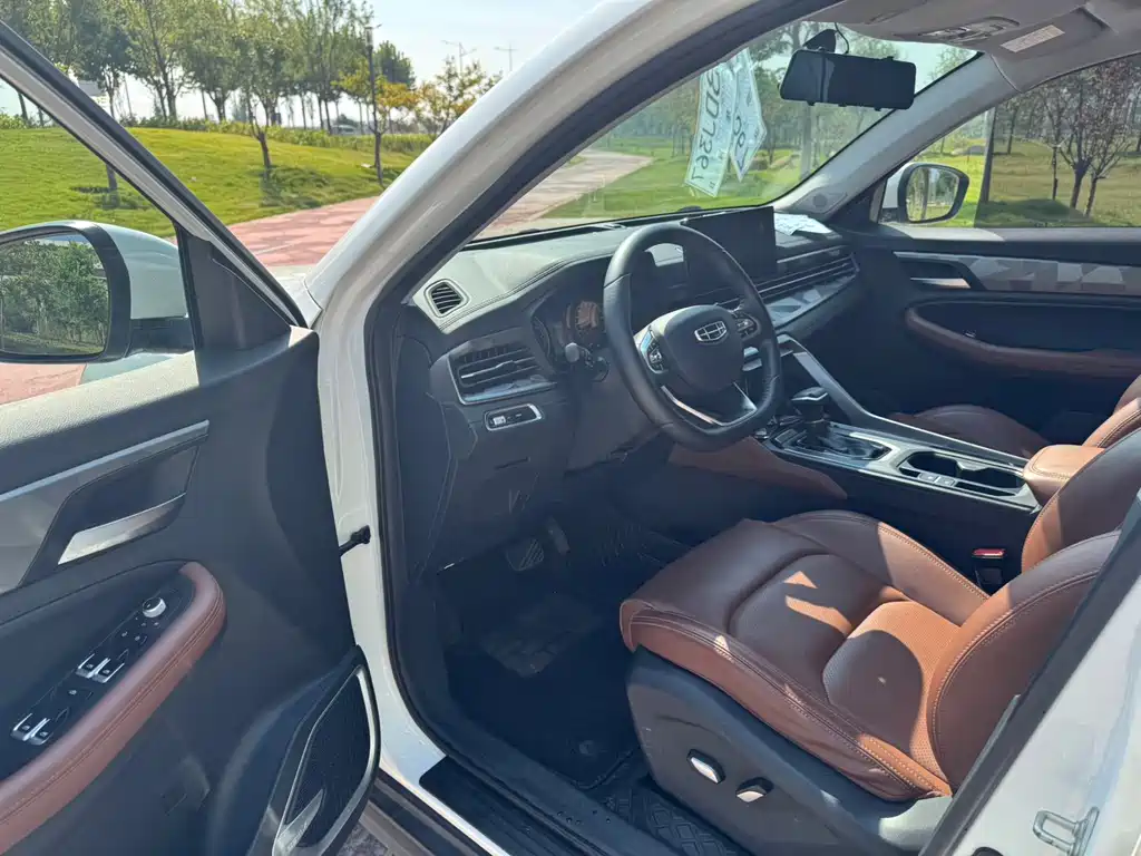 Geely Vision X6 — миниатюра 6