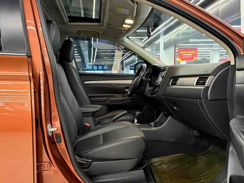 Mitsubishi Outlander (Import) — миниатюра 13