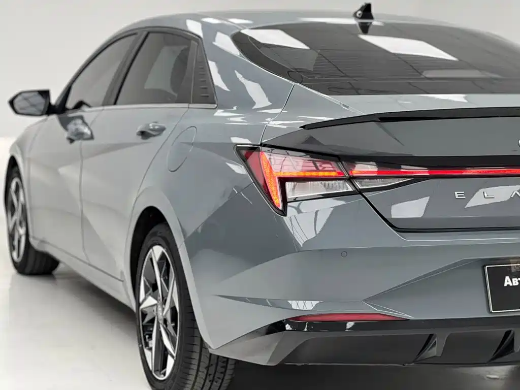 Hyundai Elantra — миниатюра 9