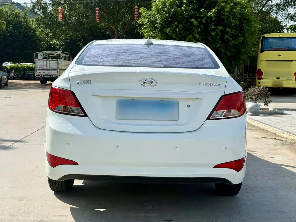Hyundai Verna — миниатюра 6
