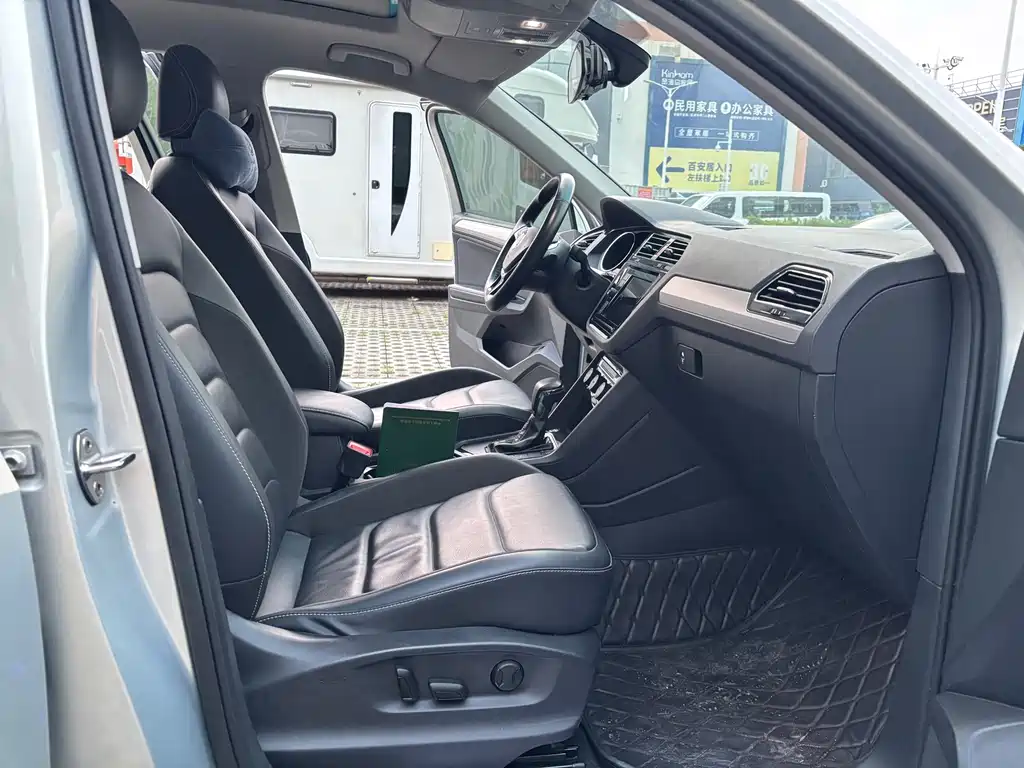 Volkswagen Tiguan L PHEV — миниатюра 12
