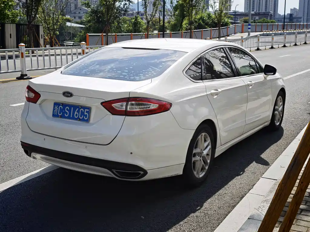Ford Mondeo — миниатюра 9